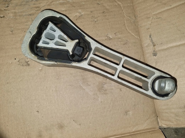 Подушка (опора) двигуна, права верхня 31682684 VOLVO