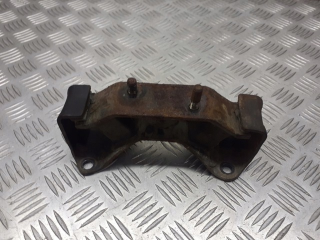 Опора двигуна задня 41022AA180 SUBARU