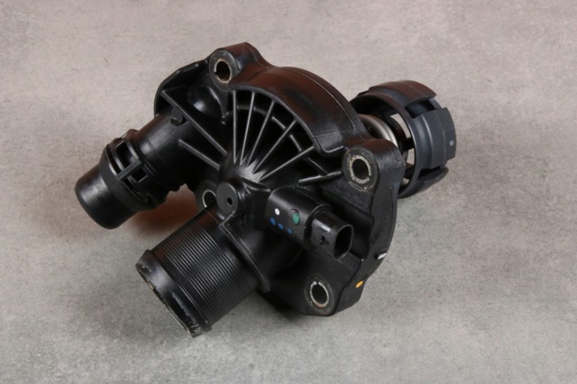 Корпус термостата в зборі 4121680 BMW