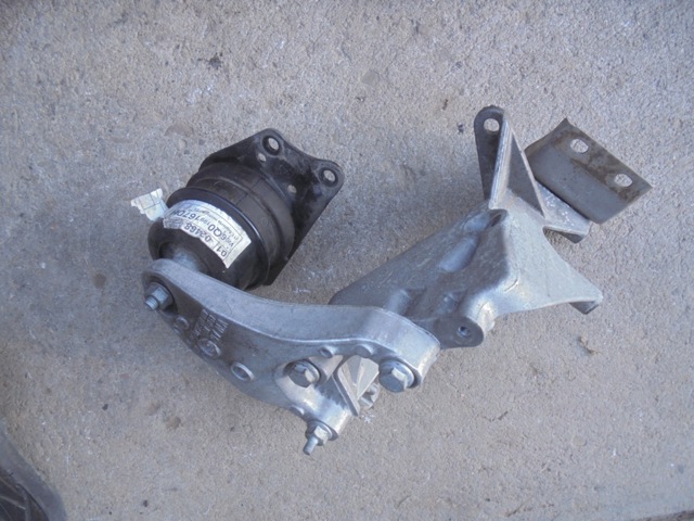 Права подушка мотора 6R0199167 VAG