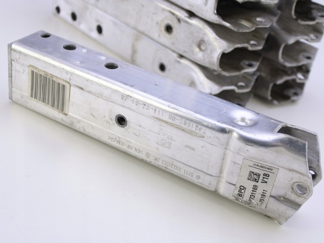 Кронштейн підсилювача переднього бампера 7301587 BMW