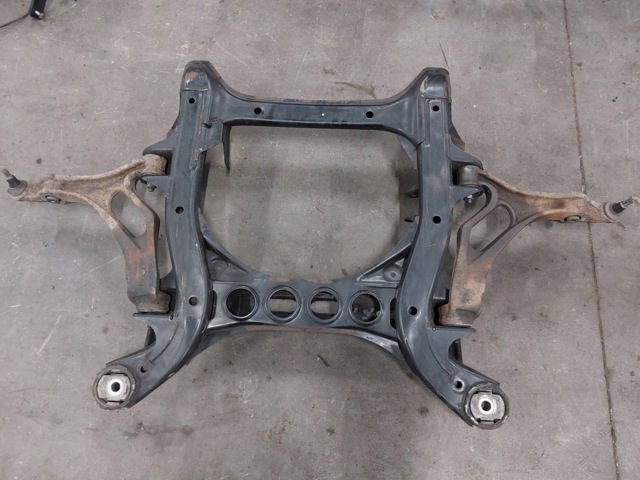 Передня балка 7L0400025 VAG