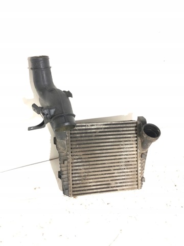 Радіатор інтеркулера 7L6145803C VAG