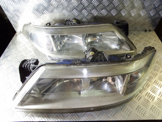 Фара передня права 8200002466 RENAULT