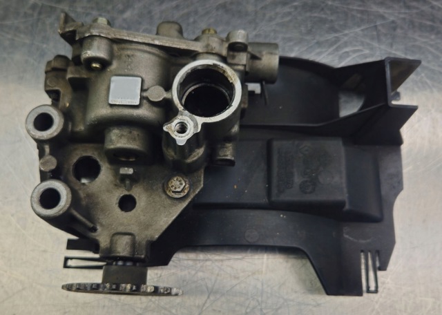 Помпа масляна 8200345633 RENAULT