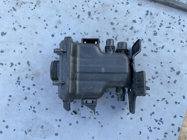 Бачок системи охолодження двигуна розширювальний 8610658 BMW