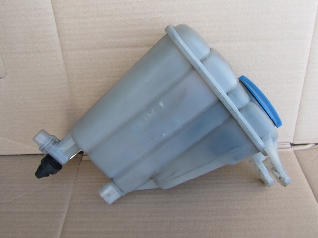 Бачок розширювальний 8K0121405F VAG