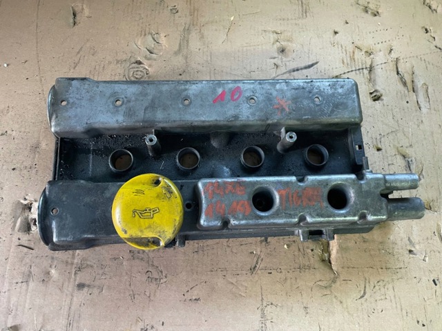 Кришка клапанів 90470439 OPEL