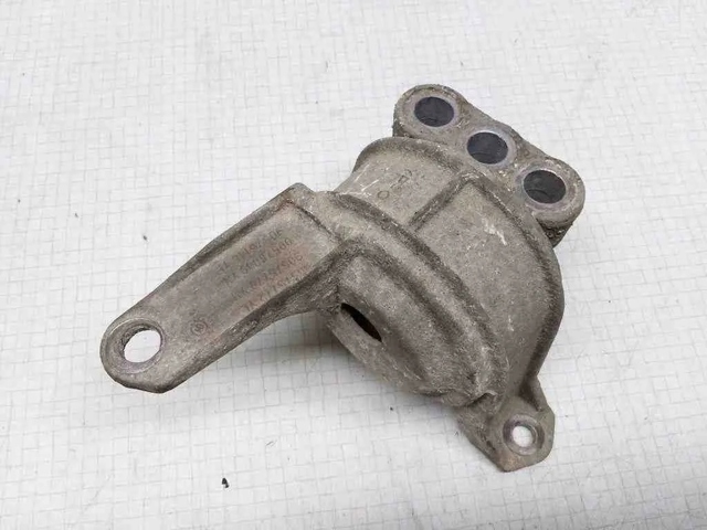 Права подушка двигуна 90576049 OPEL