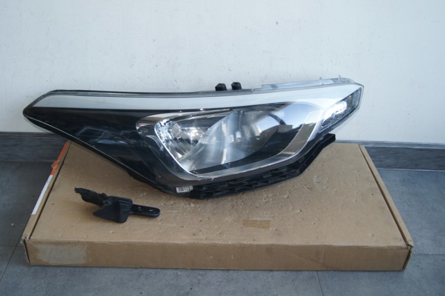 Фара правая 92102C8000 HYUNDAI