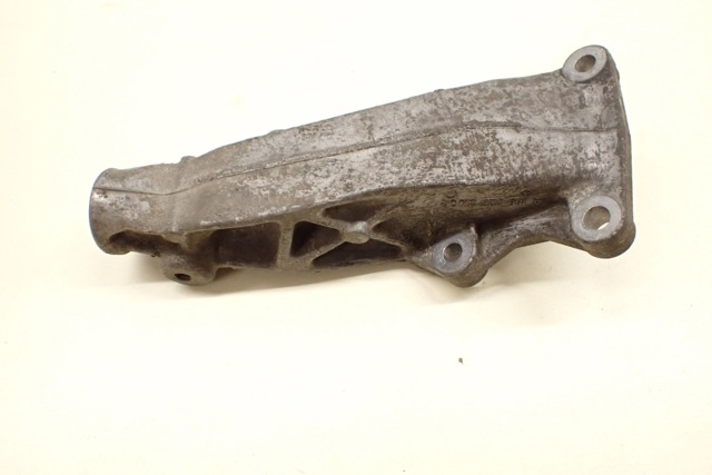 Кронштейн подушки (опори) двигуна, правої A1662230404 MERCEDES