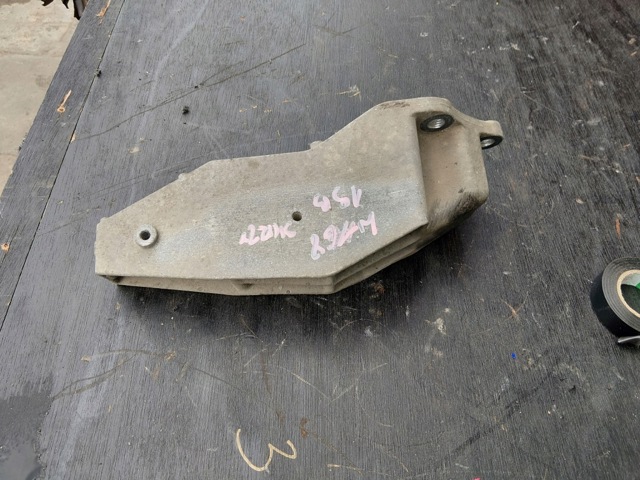 Кронштейн КПП A1682410901 MERCEDES