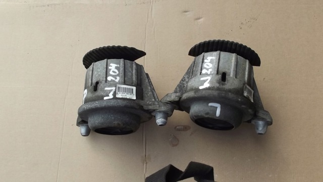 Передня опора двигуна A2042400917 MERCEDES