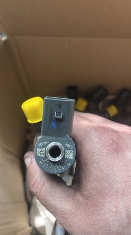 Форсунка дизельна в зборі, розпилювач + тримач 0445110574 BOSCH