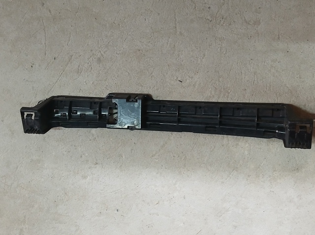 Кронштейн бампера заднього, центральний 51127378532 BMW