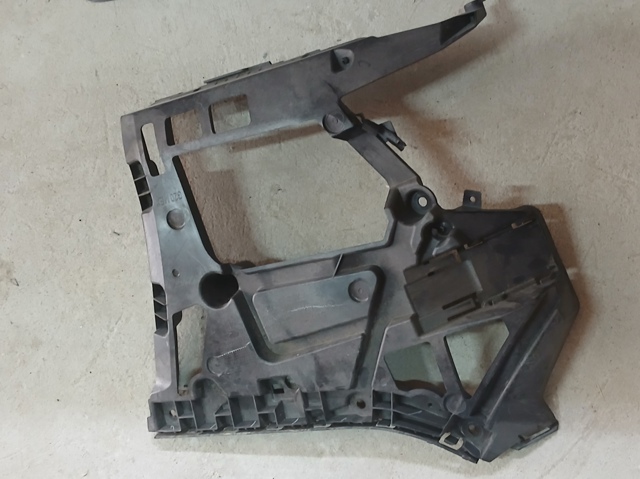Кронштейн бампера заднього, правий 51127427968 BMW