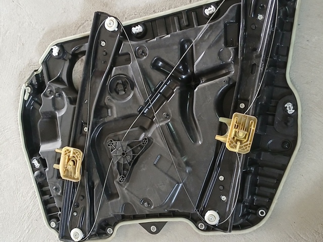 Склопідйомник з електродвигуном 51337498147 BMW