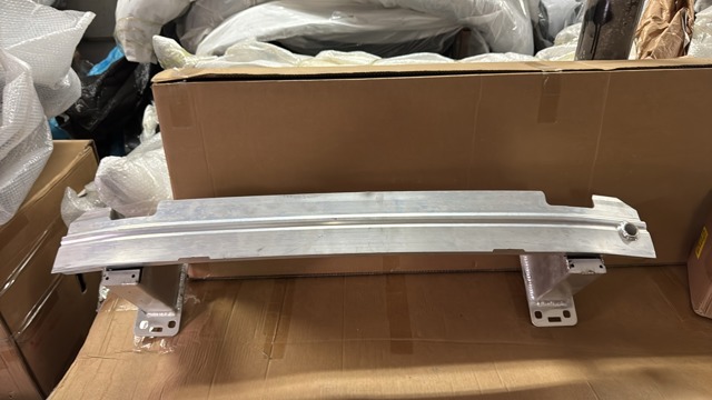 Швелер переднього бампера 4M0807109C MARKET (OEM)