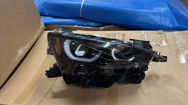 Фара правая VA4151030C MAZDA