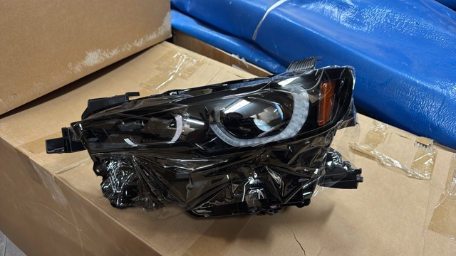 Блок фара ліва VA4151040C MAZDA