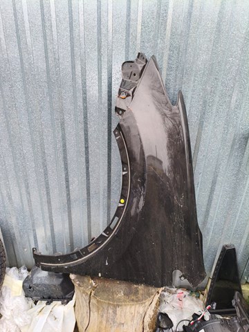 Ліве переднє крило Toyota RAV4 IV