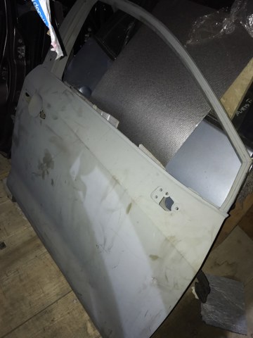 Пасажирські передні двері 6700102560 TOYOTA