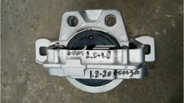 Подушка (опора) двигуна, права передня 31316449 VOLVO