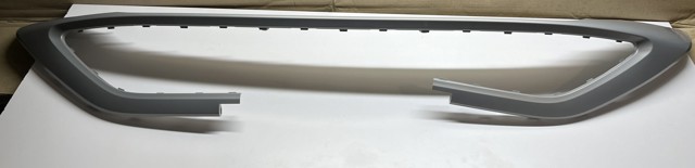 Молдинг решітки переднього бампера, нижній 12G8075322UC VAG