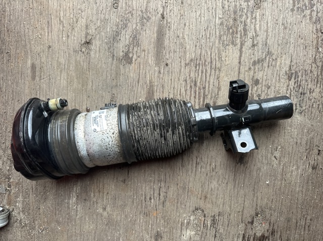 Амортизатор передньої підвіски 37106890326 BMW