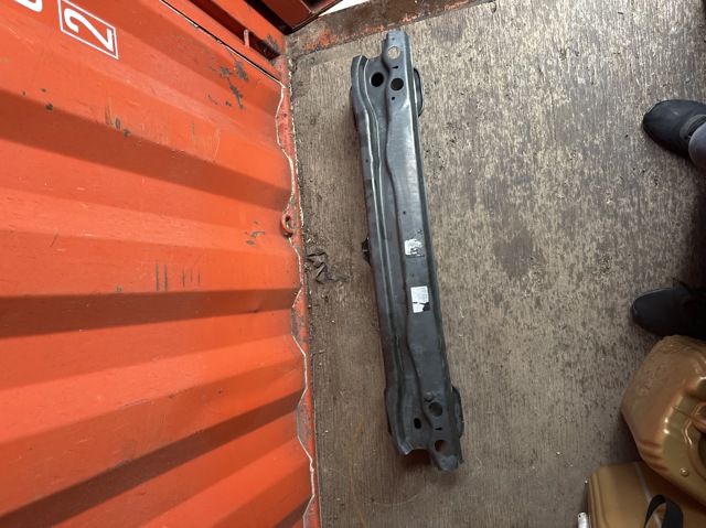 Шина бампера заднього 51128737802 BMW
