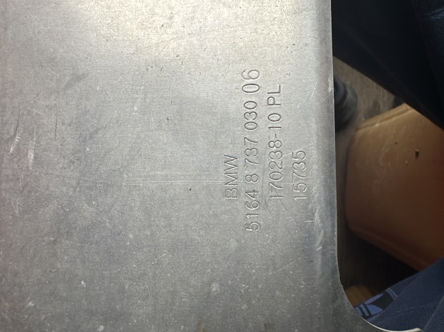 Рамка радіатора верхня 51648737030 BMW