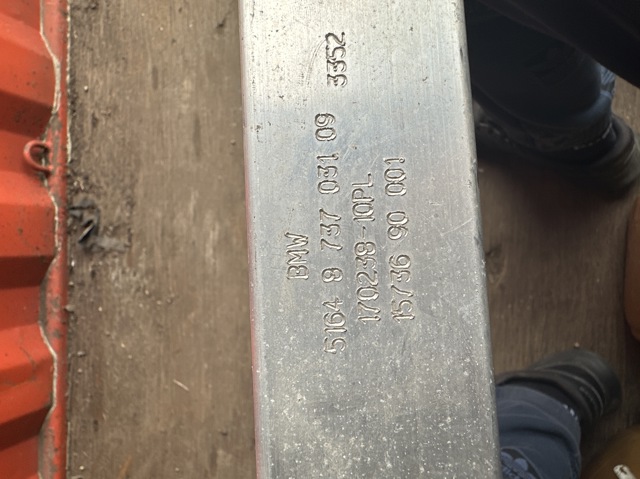 Рамка радіатора верхня 51648737031 BMW