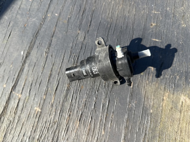 Електропомпа омивача переднього скла 61355A04D89 BMW