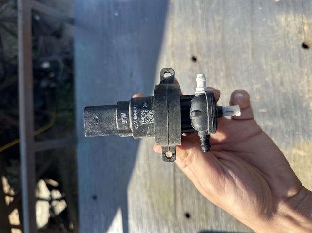Електропомпа омивача переднього скла 61355A04D91 BMW
