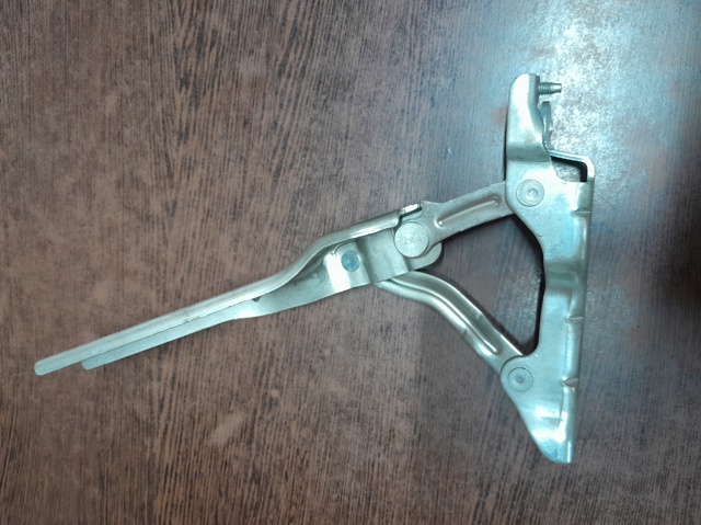 Петля капота, права 1Z0823302C VAG