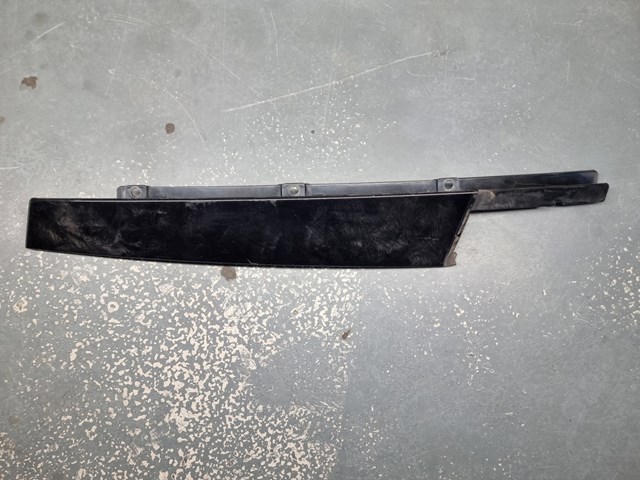 Накладка передніх дверей, правих, вертикальна 8W0837902 VAG