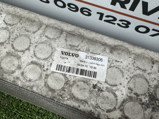 Радіатор інтеркулера 31338306 VOLVO