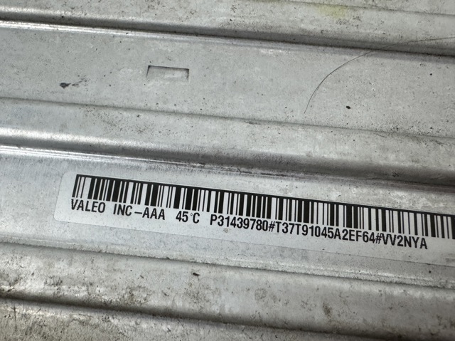 Охолоджувач наддувочного повітря 31439780 VOLVO