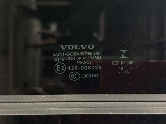 Деталі люків облицювання кузова 31675440 VOLVO