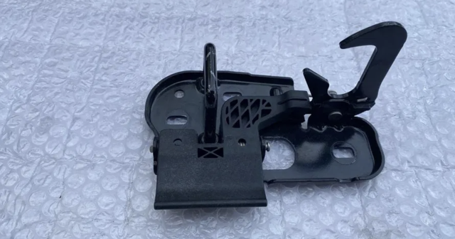 Запор капота (замок і привід замка капота) 1T0823480B PORSCHE