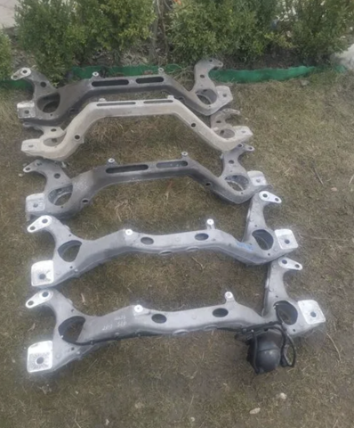 Балка кріплення двигуна 7P0199207 PORSCHE