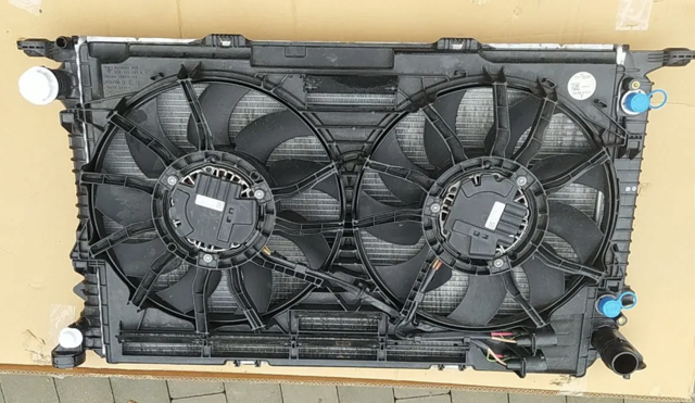 Радіатор охолодження двигуна 8K0121251AL PORSCHE