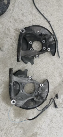Кулак поворотний лівий 8R0505435C VAG
