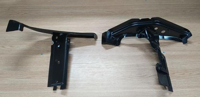 Кронштейн крила заднього 95B805457AYGRV PORSCHE