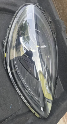 Фара передня права 95B941016F PORSCHE