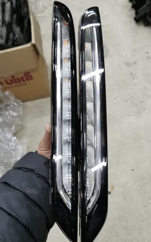 Поворотник правий 95B941182A PORSCHE