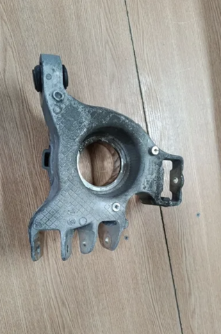 Цапфа поворотна права 971505436J PORSCHE