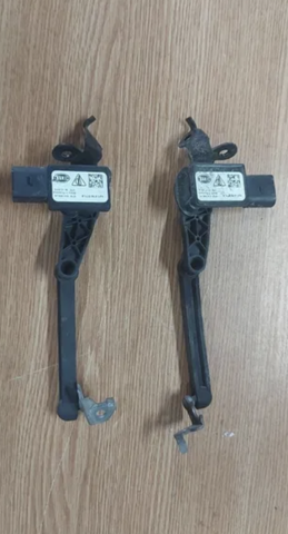 Датчик рівня положення кузова, задній правий 9J1616572A VAG
