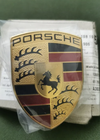 Фірмовий значок капота 9P1853601 PORSCHE