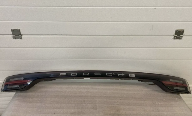 Ліхтар кришки багажника 9Y0945081J PORSCHE
